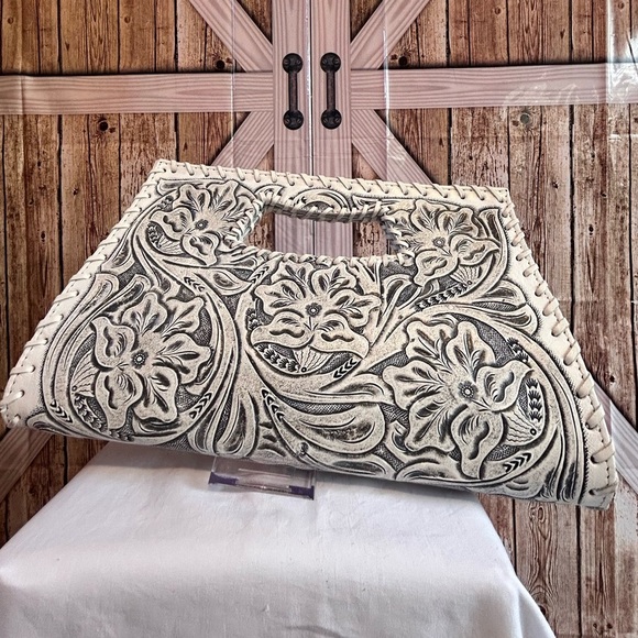 Hand-tooled Floral gray-white Clutch w adjustable strap Genuine leather (B) - Picture 3 of 9